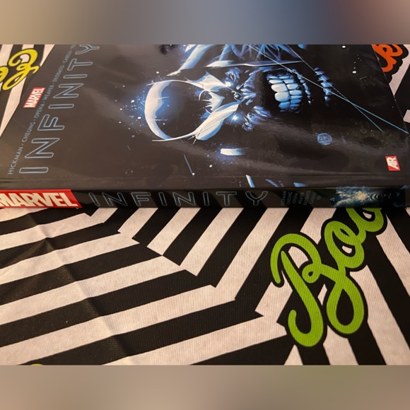 Marvel Infinity graphic novel - Picture 3 of 3
